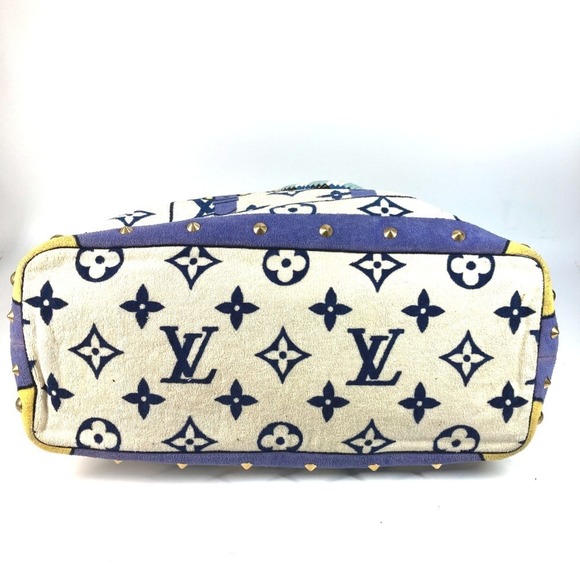 LOUIS VUITTON White Shoulder Bag - Picture 5 of 16